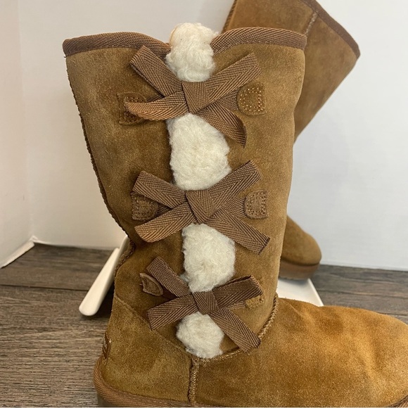 Koolaburra by UGG Brown Suede Footwear. No tag- approximately size 7.pre-owned. - Picture 2 of 14